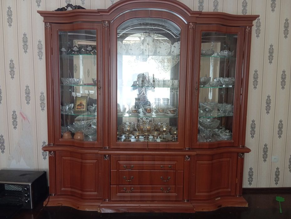 Мебель горка стенка сотилади