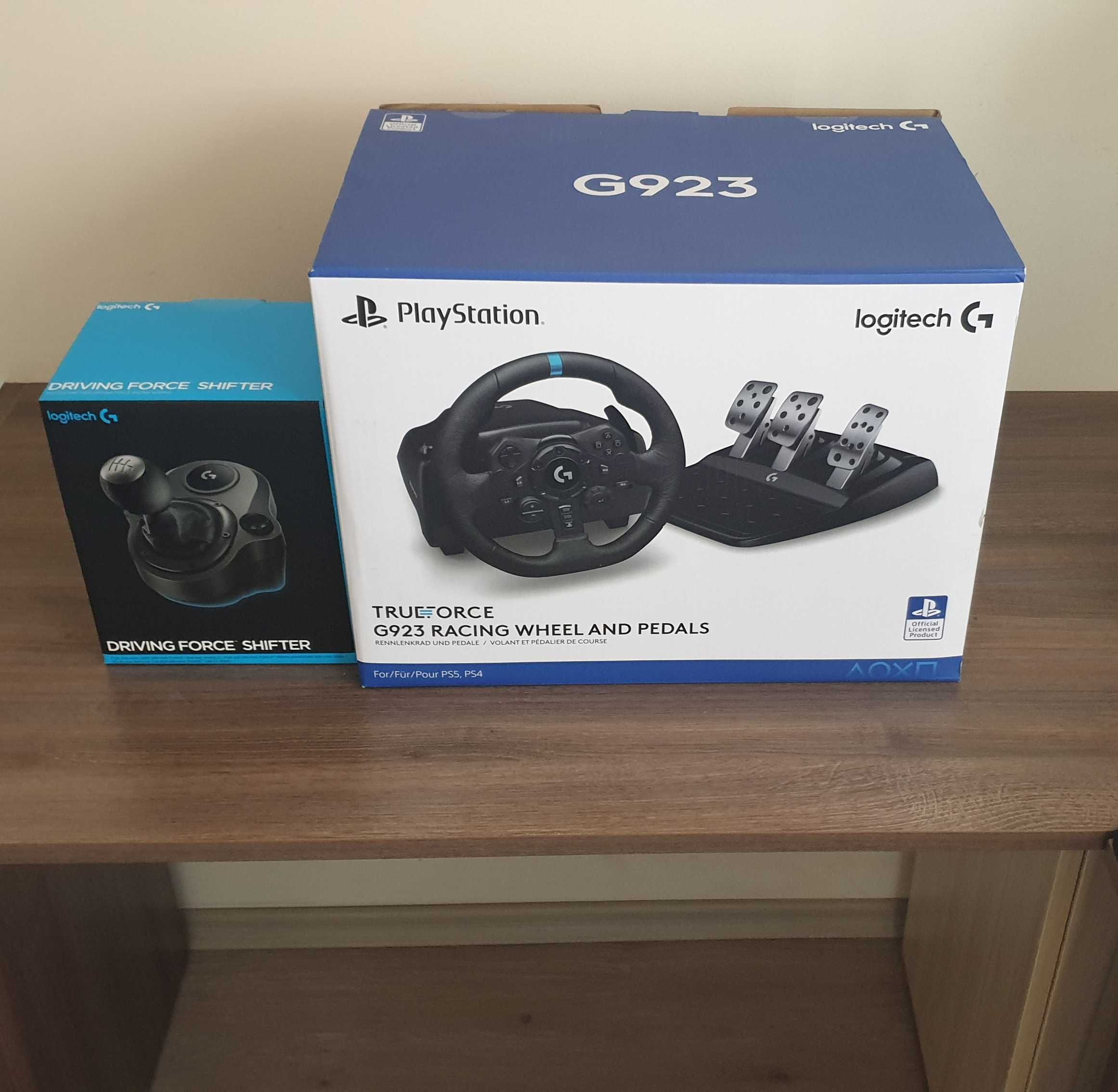 Продавам Logitech G923 + скоростен лост (shifter) – използван 1 година