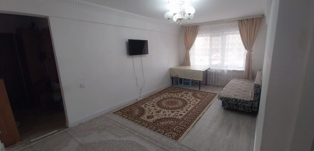 Трёхкомнатная квартира, вдоль проспекта