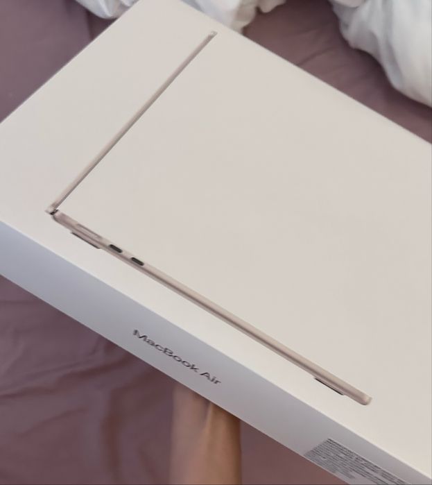 Macbook air M4 256 gb starlight