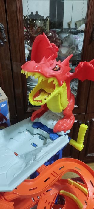 Hot Wheels Ultimate Garage (Гараж с драконом)
Продаётся огромный игро