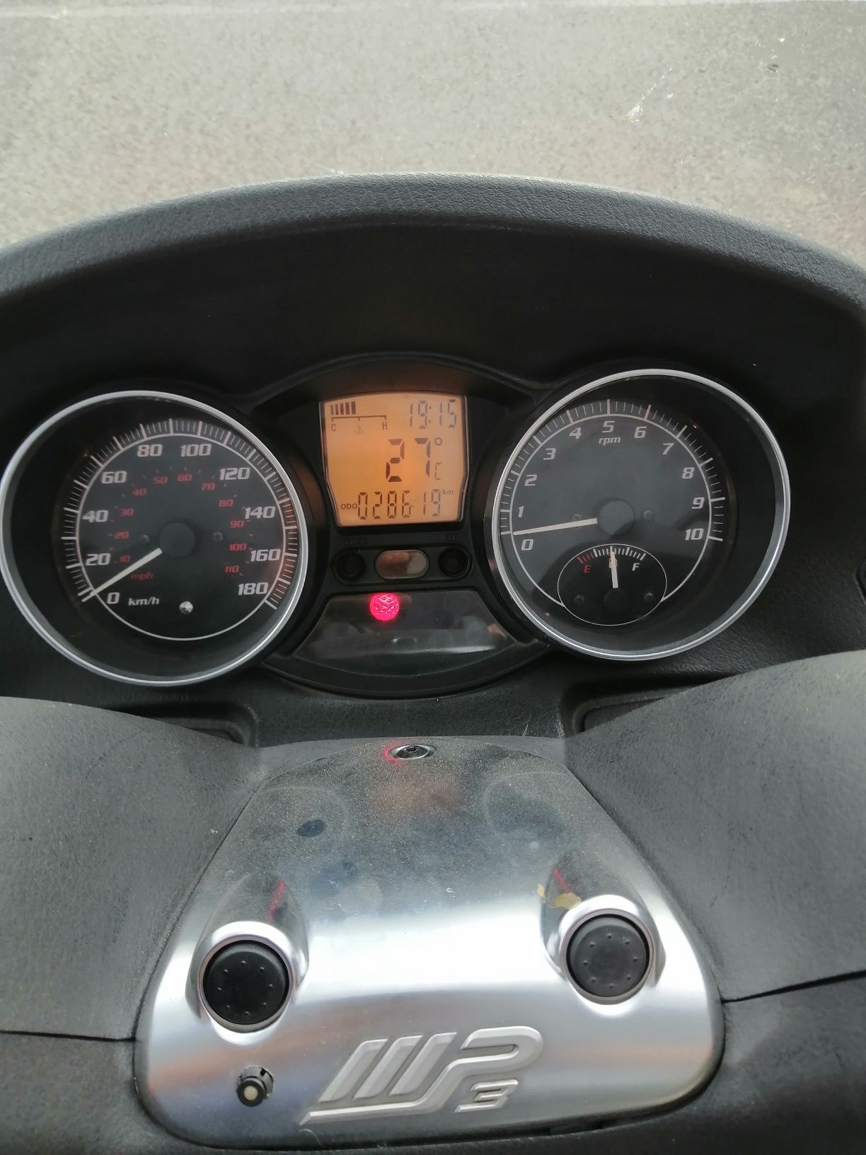 Продавам Piaggio mp3 400cc