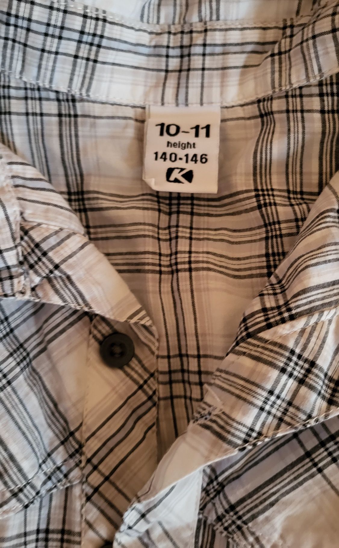 Продавам ризки за момче ,размери от 110 до 152