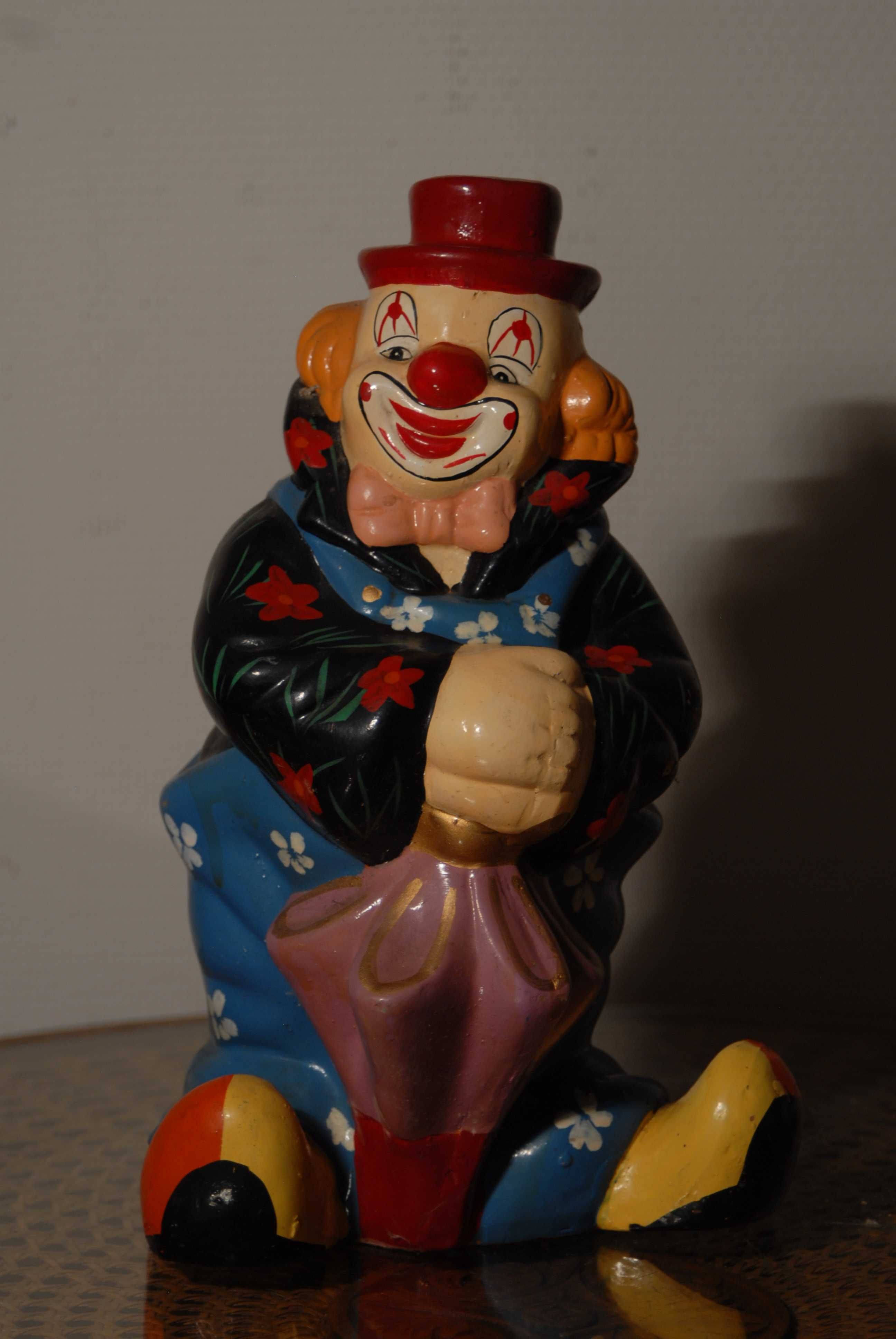 Clown confectionat din portelan pictat manual. 31cm