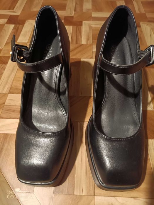 Продавам дамски обувки