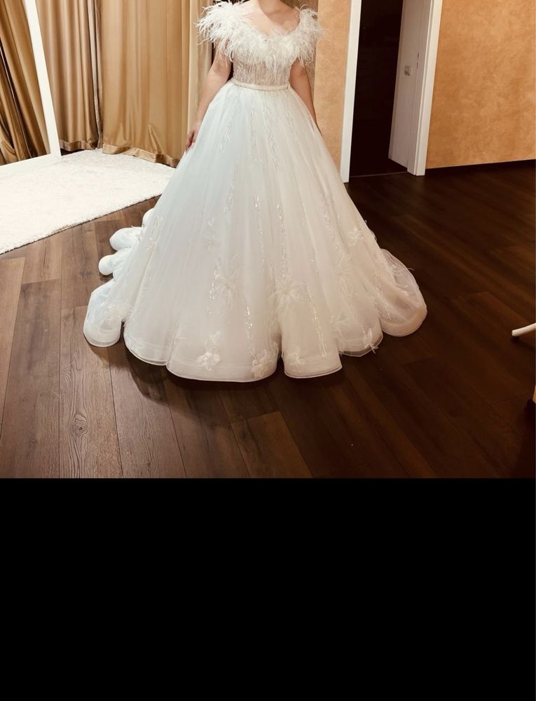 Rochie de mireasa tip printesa