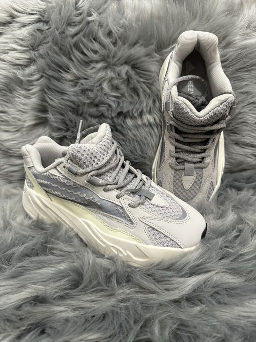36-46 Yeezy 700 Static Reflective