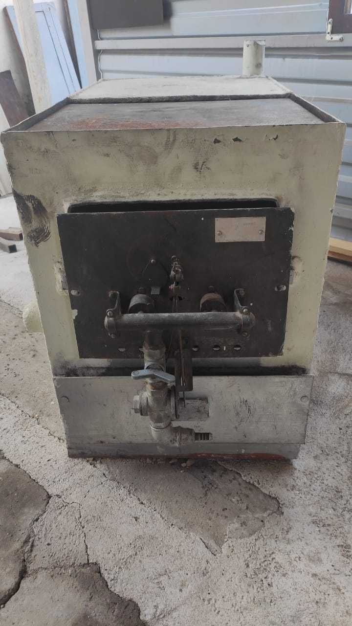 Продам газовую печь напольную б/у