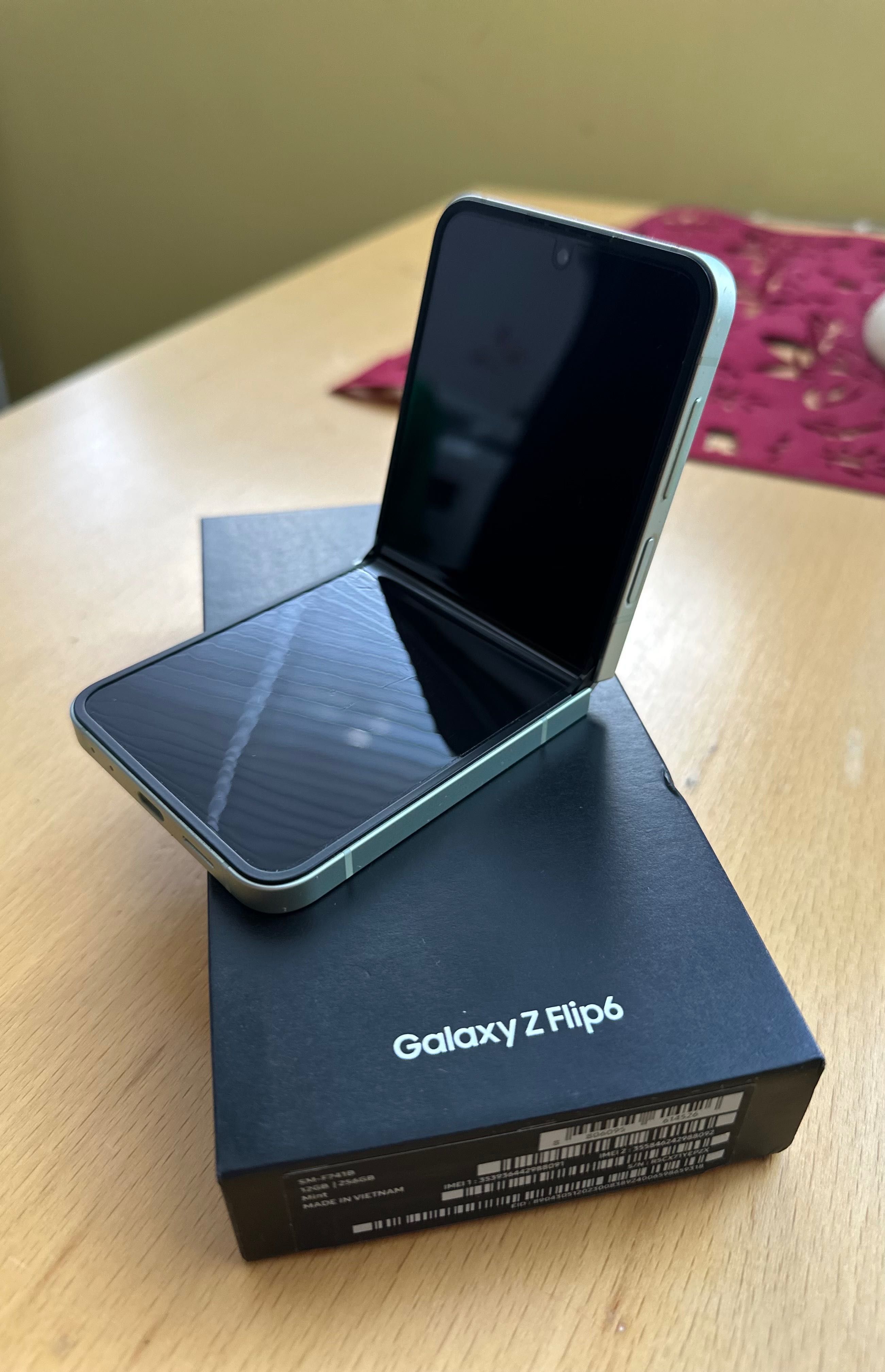 Samsung Galaxy Z Flip 6 + подарък оригинален калъф