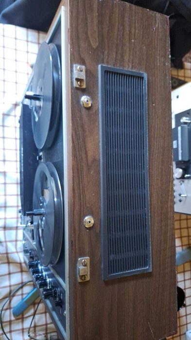 Magnetofon Sony TC730.