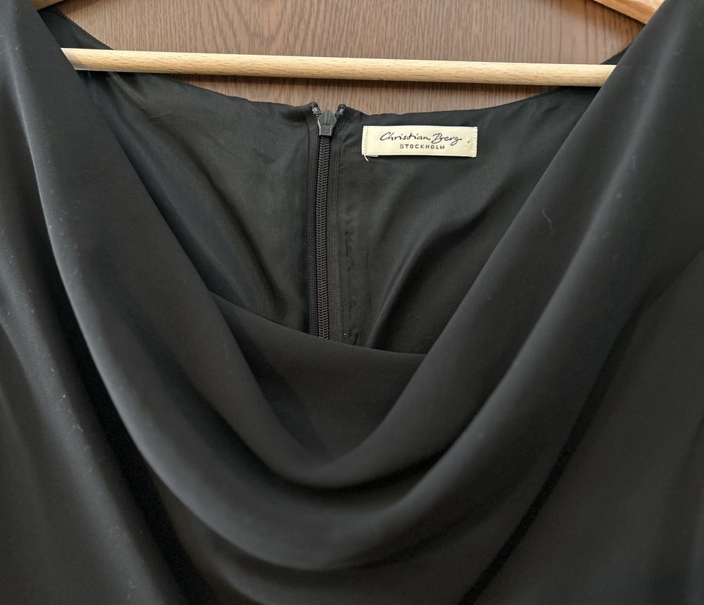 Rochie neagra Christian Berg