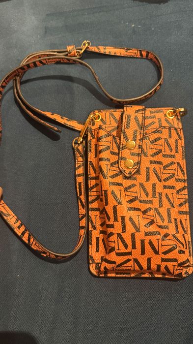 Калъф за телефон, пари и карти