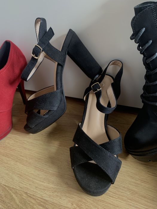 Sandale negre cu toc