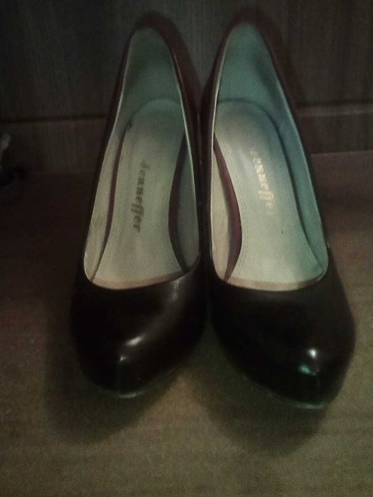 нарядные туфли на высоком каблуке