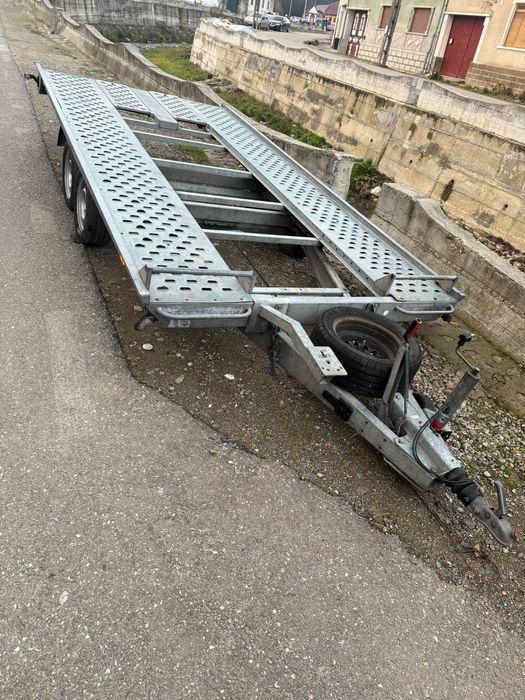 Vând platformă auto basculabila