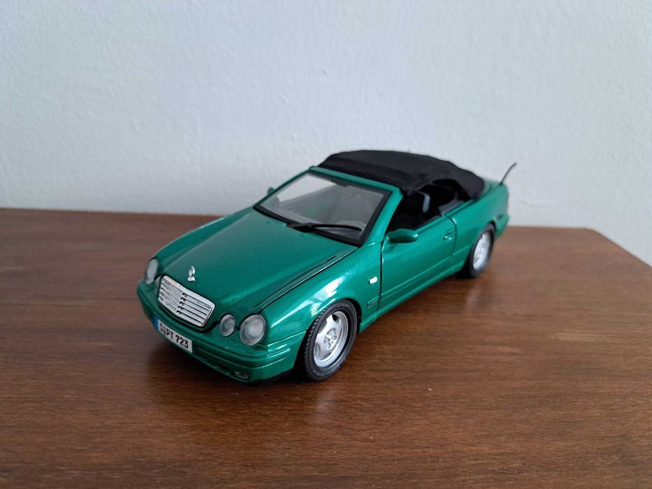 Machete Mercedes la scara 1:18 Anson, Maisto