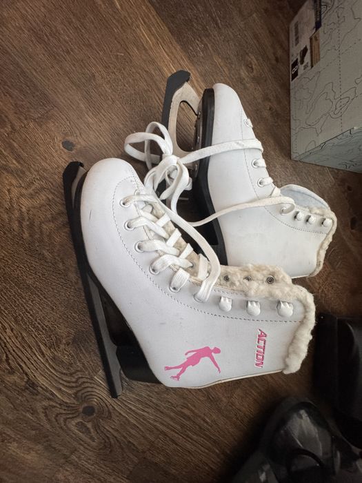 Коньки детские срочно