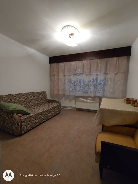 Vând canapea extensibila noua