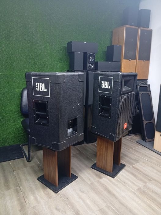 Професионални тонколони 15-ки JBL MR-825