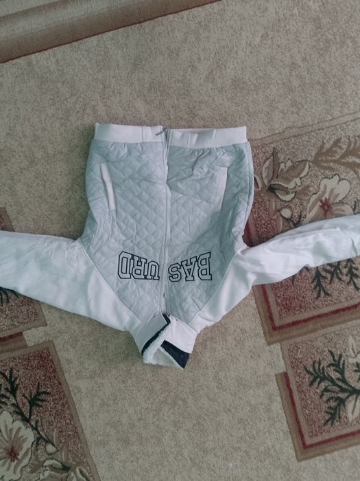 Kurtka satıladı sport stilinde sroshno satıladı aqsha kk bop tur