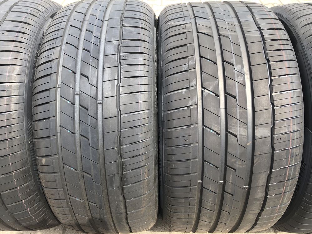 Set anvelope noi vara RunFlat* BMW X6X5 305/40/20 cu 275/45/20 HANKOOK