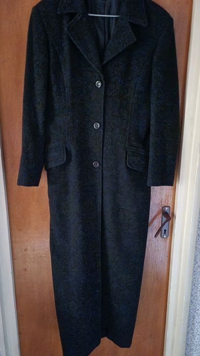 De vânzare palton,lung,negru,din lână 100%.
