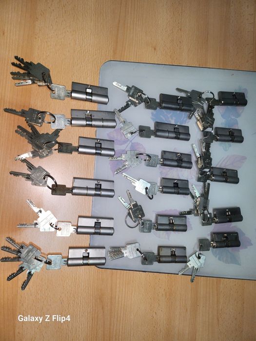 15 LEI buc Butuc yale