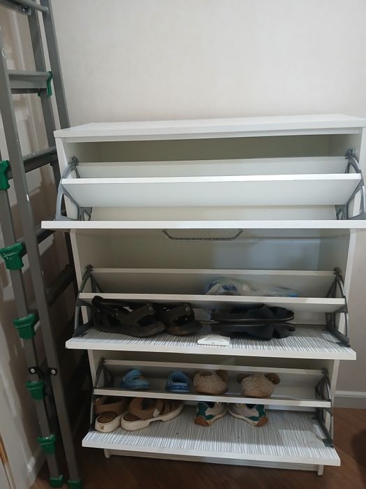 Продам обувницу/галошница