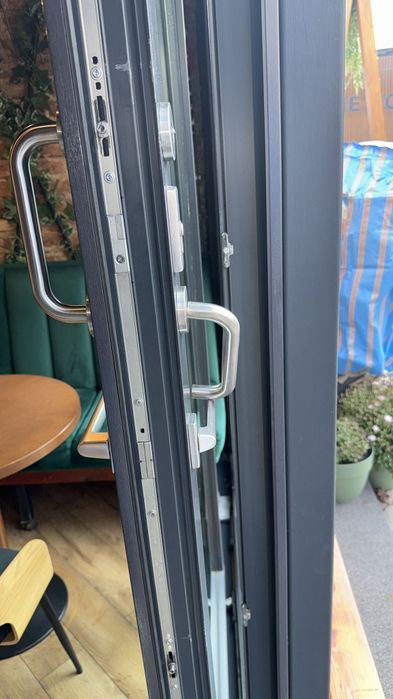 Reparatii Termopane usi și ferestre