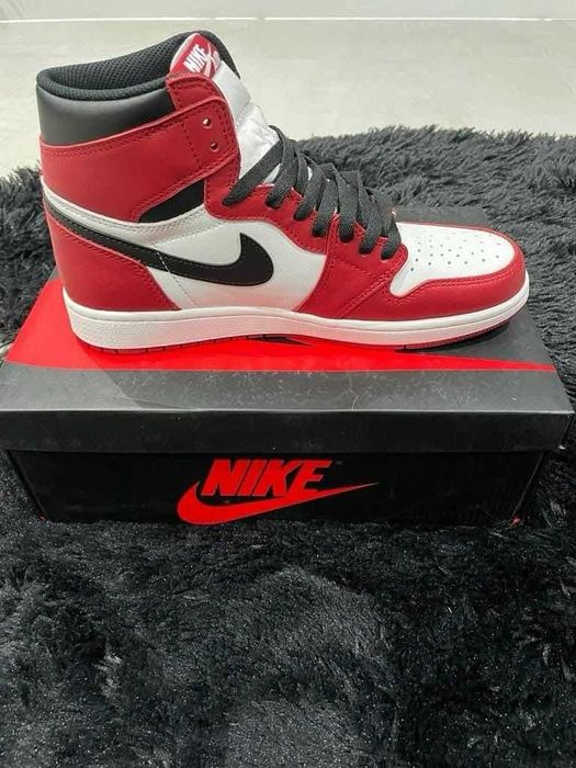 Air Jordan 1 Chicago Red