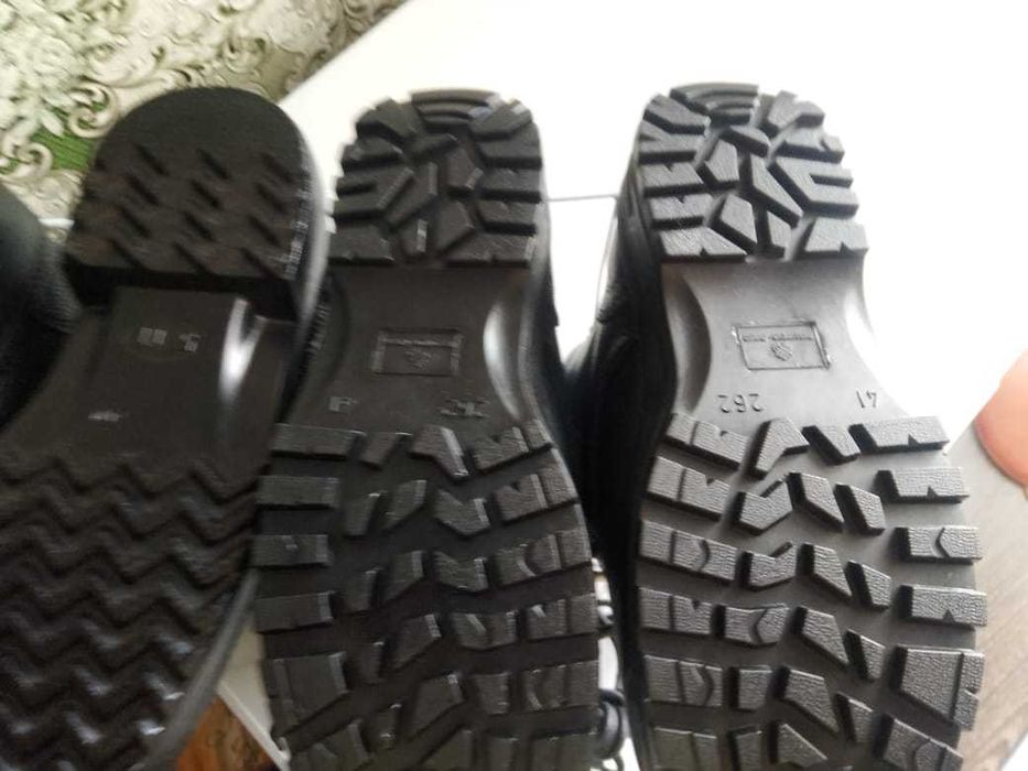 Продам берцы зимние 41 и 40 размер