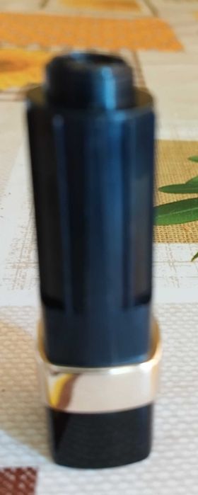 Червило D&G 322 Dolce magnetic и Guerlain kiss kiss Daring matte
