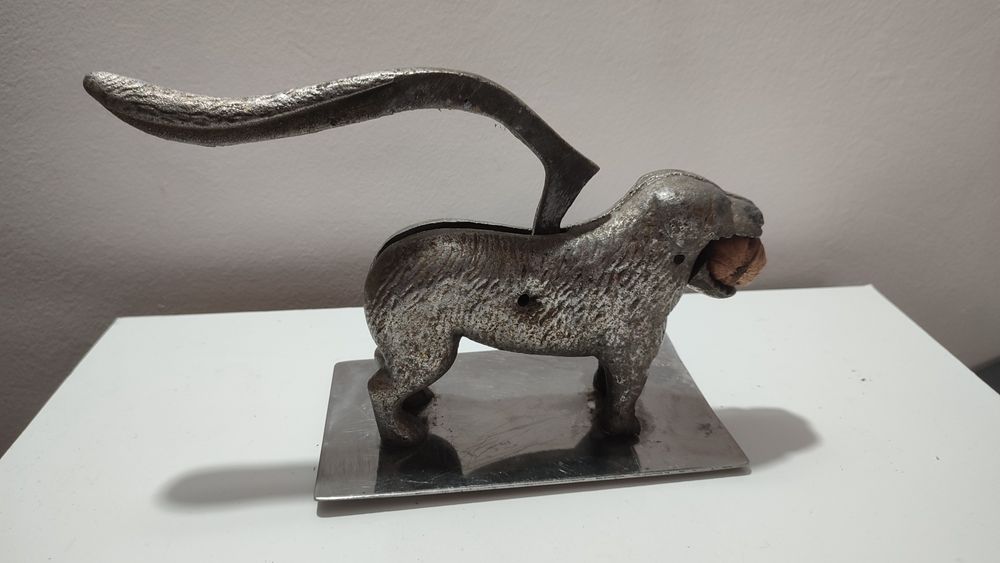 Spargator de nuci "caine"