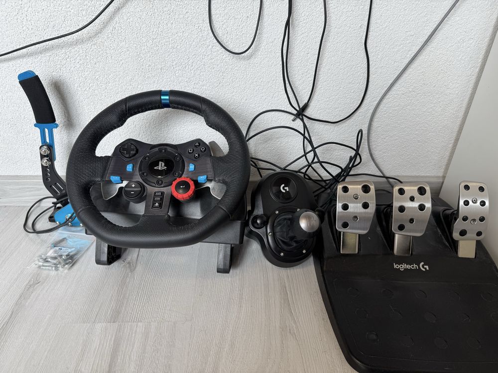 Logitech G29 + Скоростен лост + Педали + USB ръчна спирачка