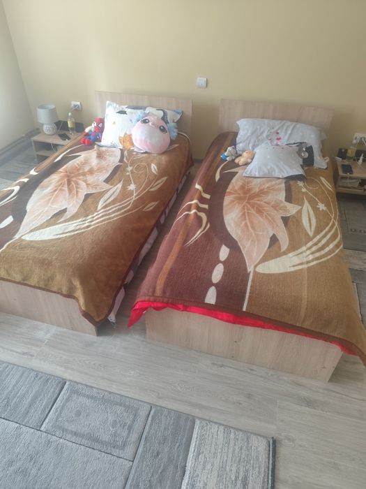 Vând 2 paturi copii 90/200 plus dulap
