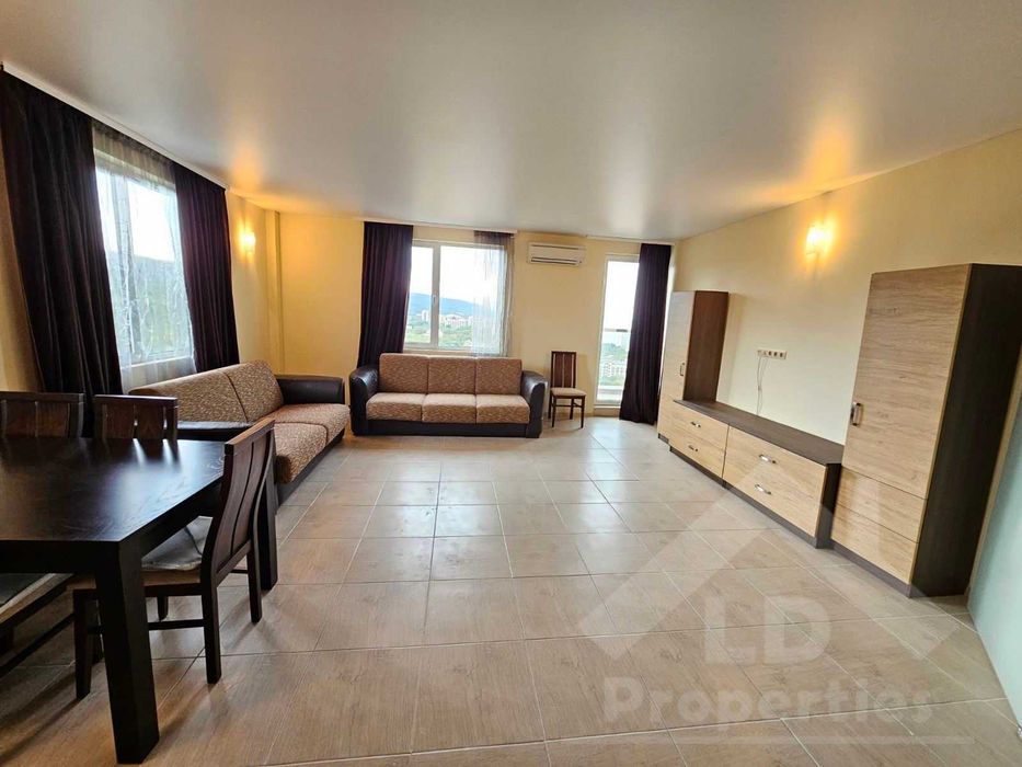 Просторен двустаен апартамент с изглед към морето, к.к."Чайка"