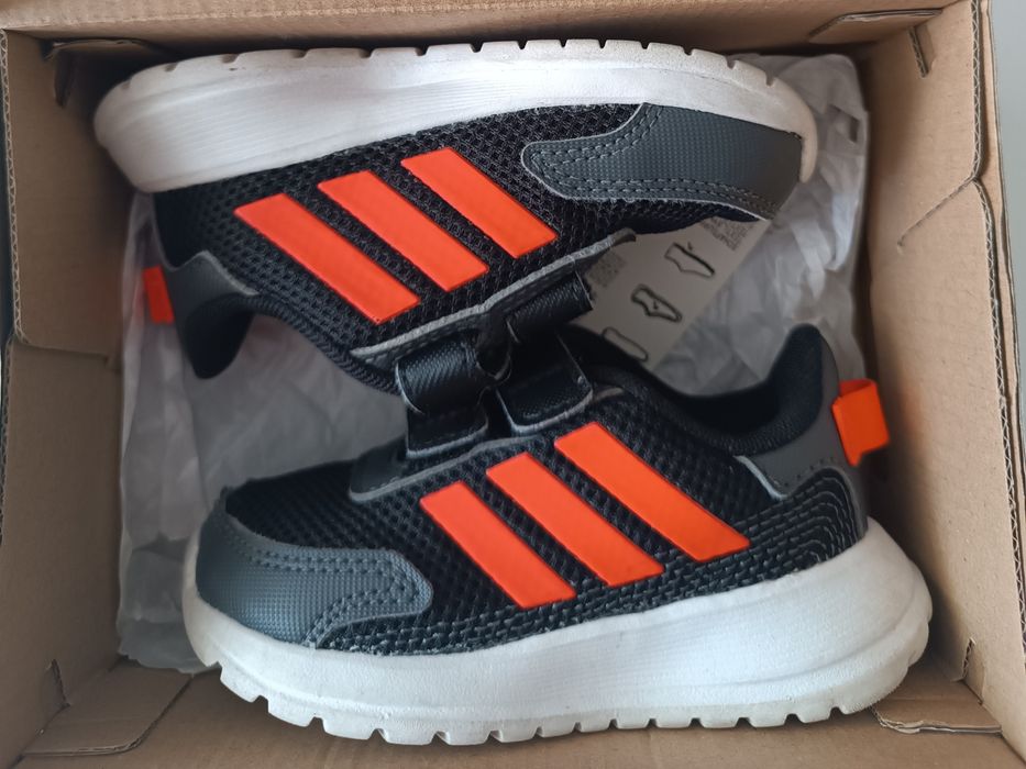 Adidas Tensuar Run и пантофки Колев и Колев 21 номер+подарък