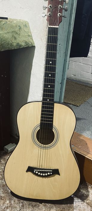 Продам гитару срочна