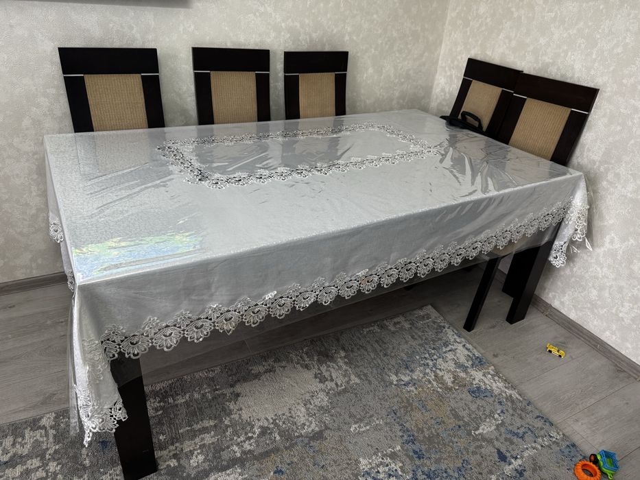 Стол со стульями