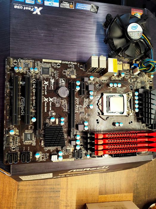 Vând Asrock Z77 PRO