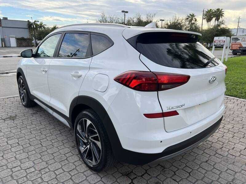 Продам белый Hyundai Tucson 2020 года.