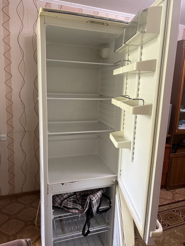 •	“Продам холодильник, не работает морозильник”
