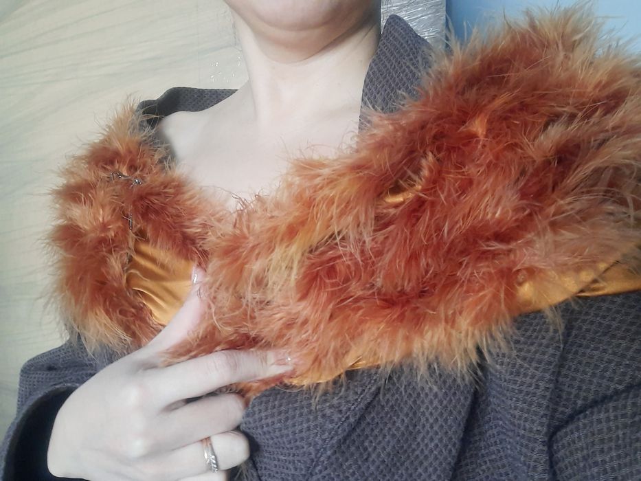 Накидка из натурального пуха птицы перьев. Можно на костюм лисы