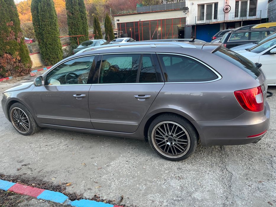 Skoda Superb Combi 2011