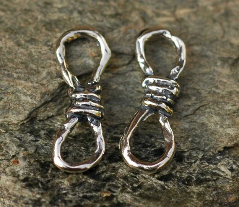 Сребърно бижу 925 – възел за безкрайна любов, ръчна висулка.