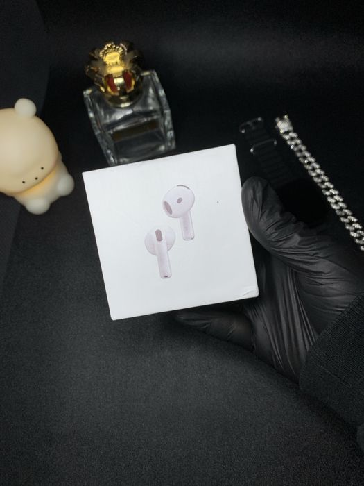 AirPods 4 cu Anulare activă – Cutie + cablu