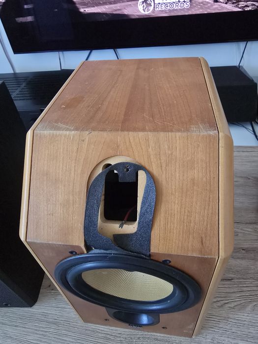 B&W bowers & wilkins 1 buc. CDM1 si 1 buc.DM601 piese accesorii