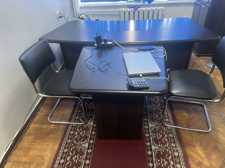Офисная мебель в хорошем состоянии