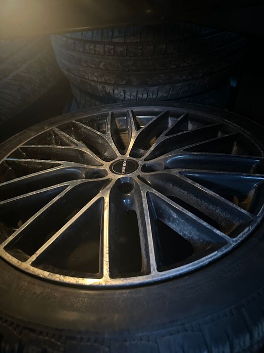 Vând jante r18 +cauciucuri iarna