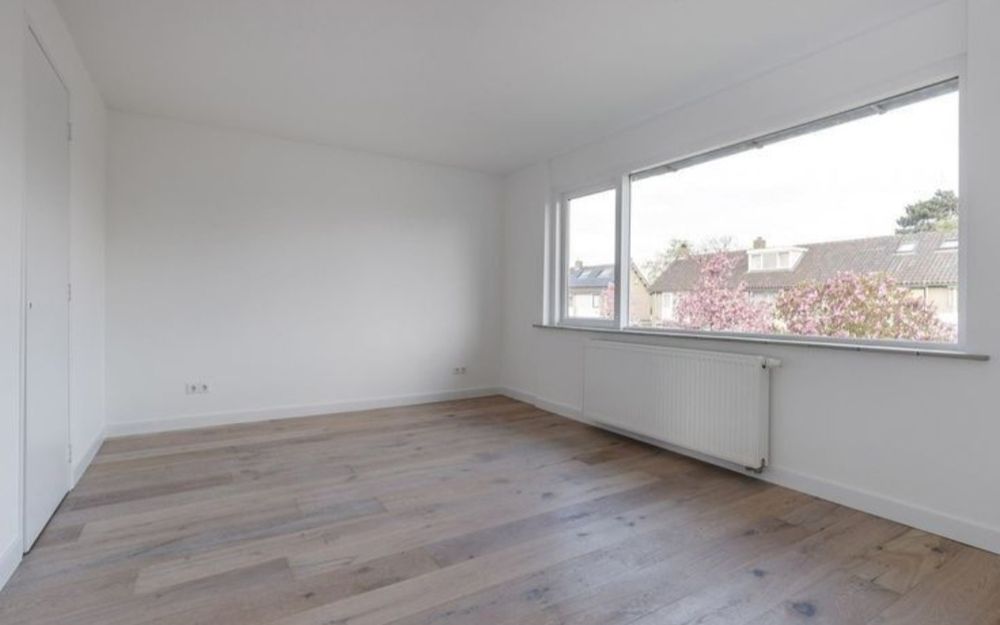 Vând case pe structura metalica